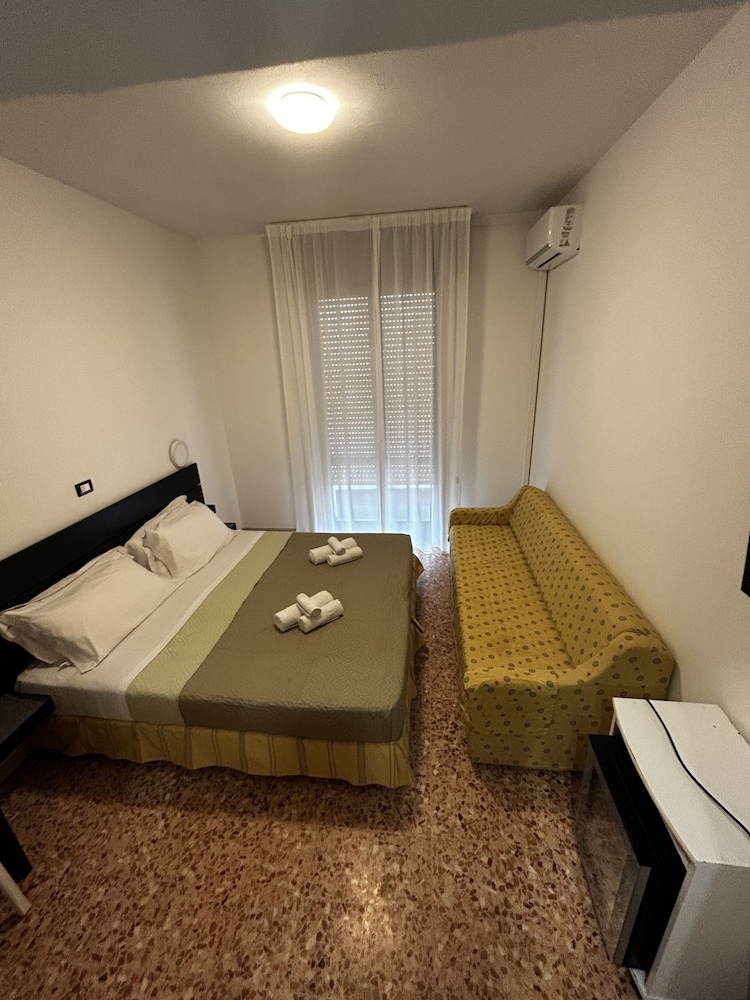 

Catania - Milano Marittima - Hotel Perla
