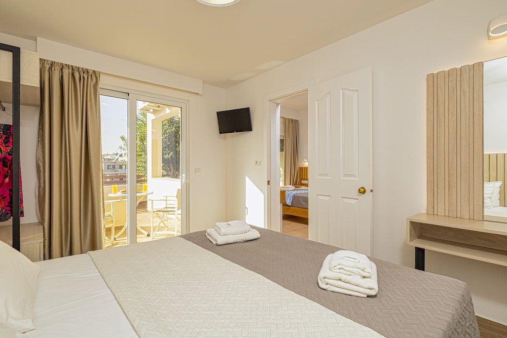 

Milano - Soúda - Theos Village Apartments