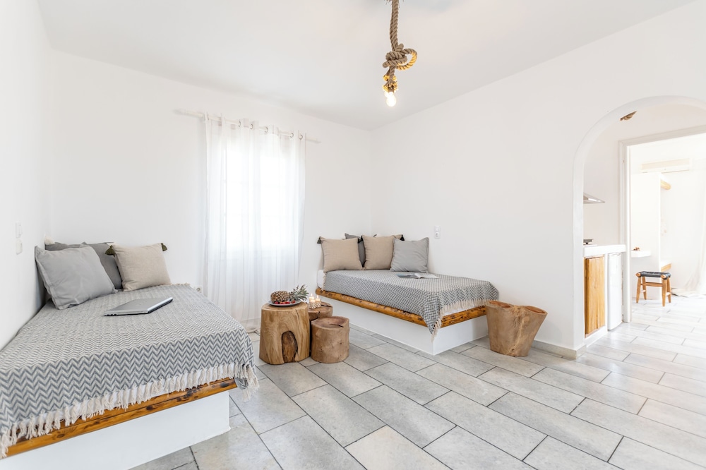 

Venezia - Stelida - Naxian Serenity Suites