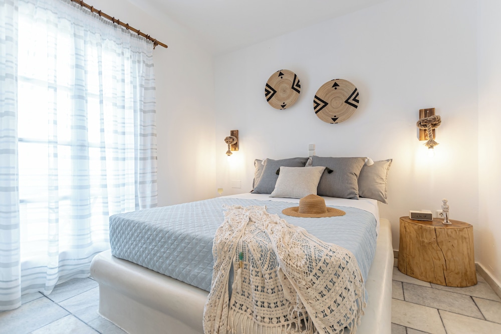 

Milano - Agia Anna Naxos - Naxian Serenity Suites