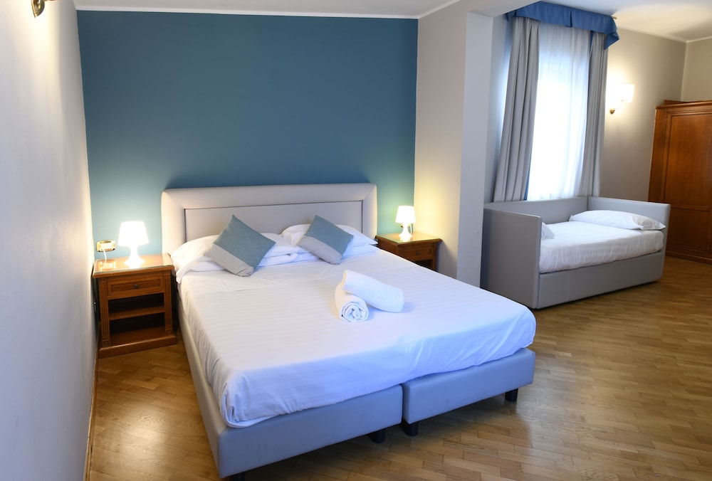 

Napoli - Chiavari - Hotel Cavour
