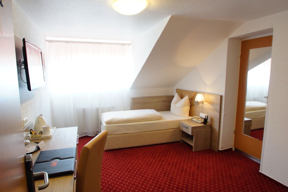 

Milano - Stuttgart Airport - Airport Hotel Filder Post