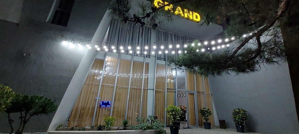 

Milano - Nizhnyaya Alekseyevka - Grand Hotel Tbilisi