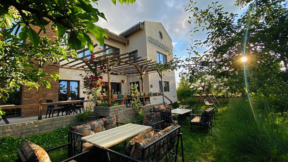 

Bologna - Çavuşin - Calina Hotel