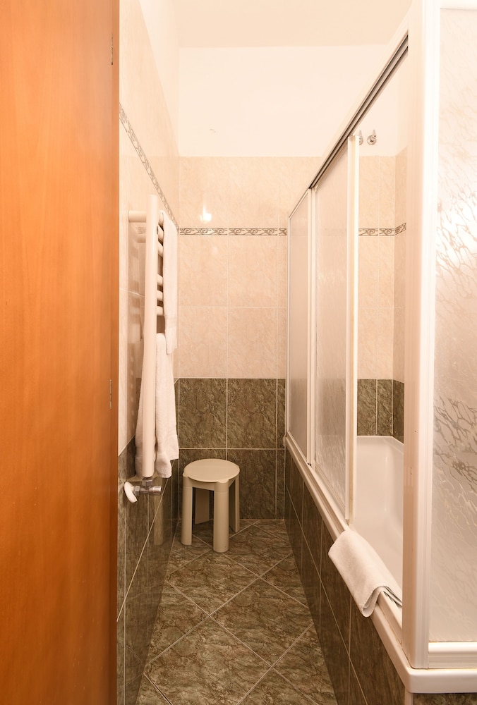 

Palermo - Chiavari - Hotel Cavour