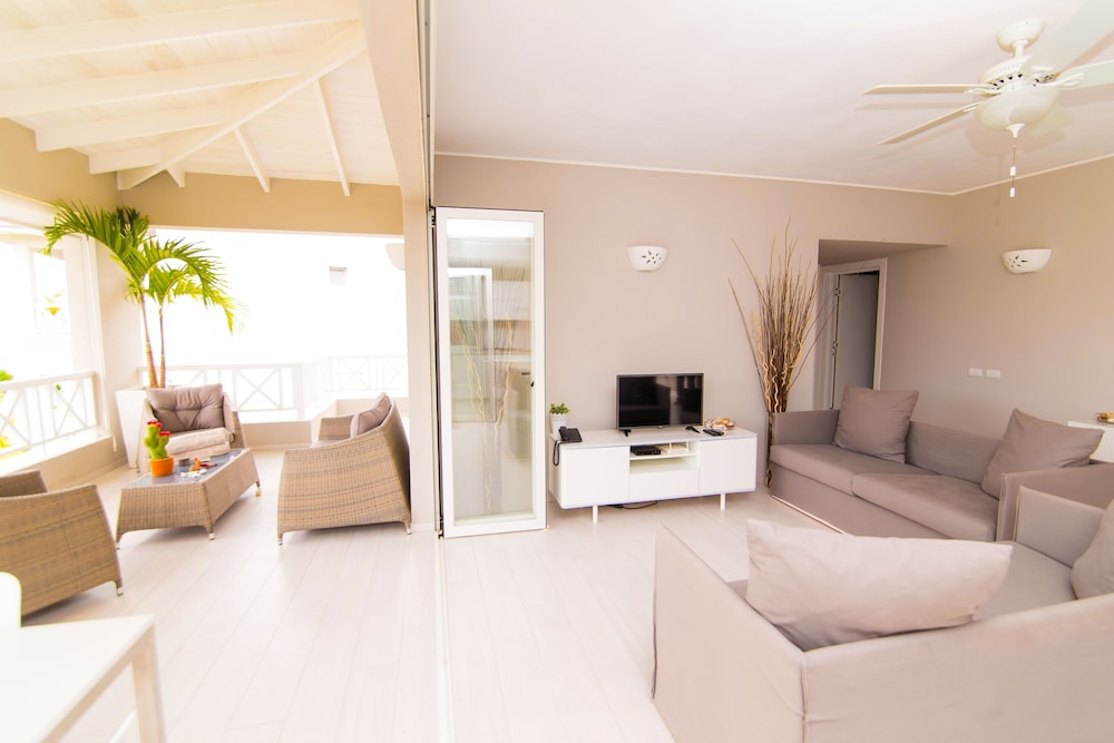 

Trieste - Bayahibe - TRACADERO Beach Club and Holidays Rentals