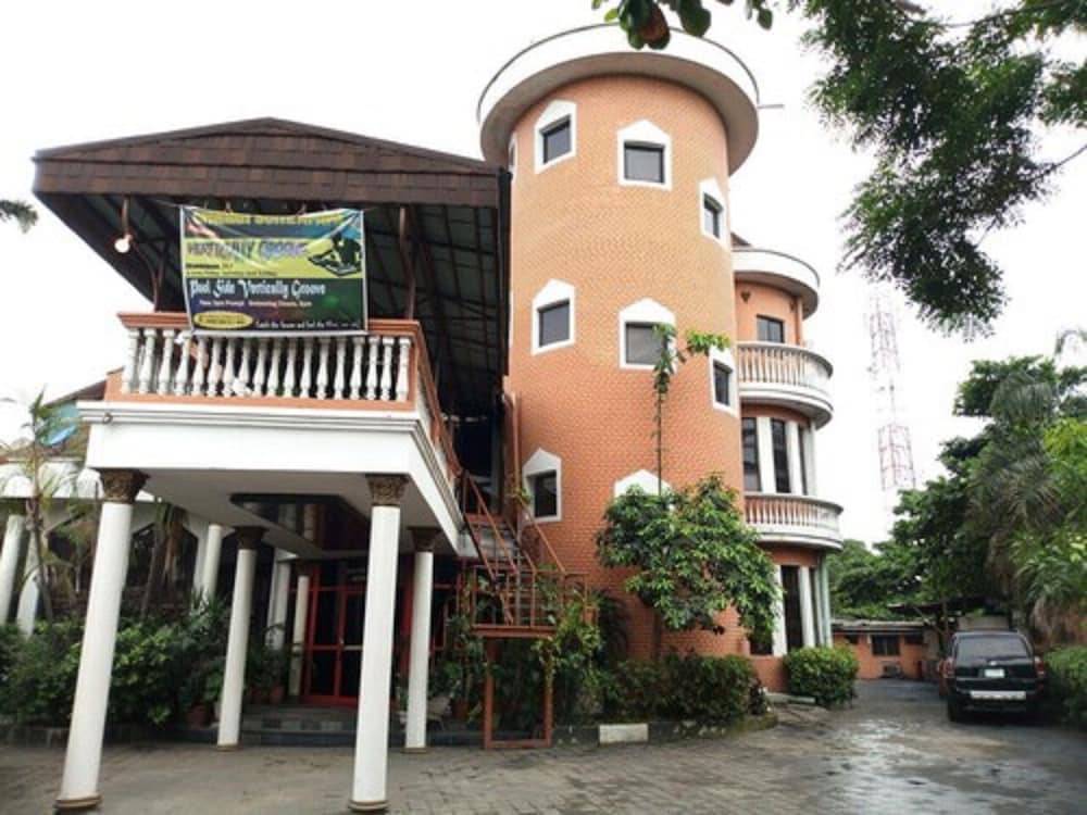 

Roma - Festac Town - Cynergy Suites Apapa