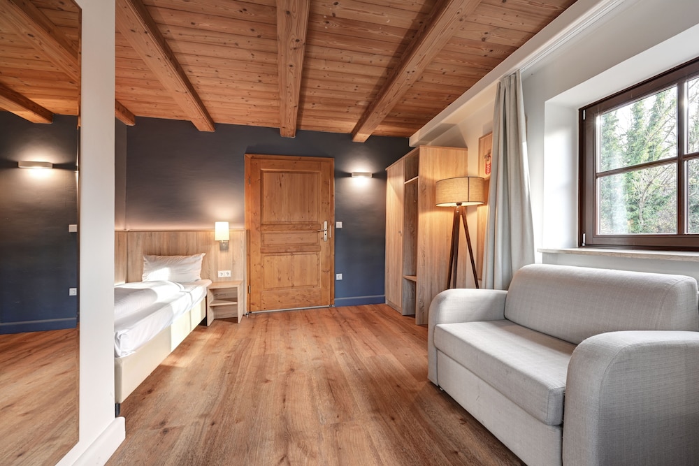 

Catania - Germering - Hotel Schleuse
