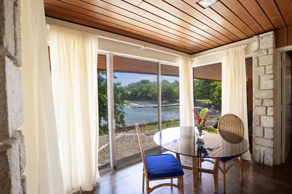 

Milano - Port Antonio - Frenchman's Cove Resort