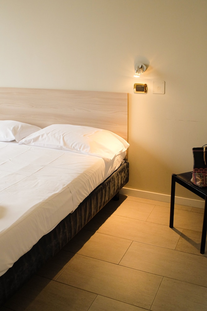 

Comiso - Bologna - Hp Fly Hotel Bologna