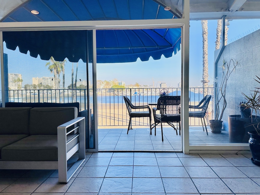 

Roma - Venice (CA) - Foghorn Harbor Inn