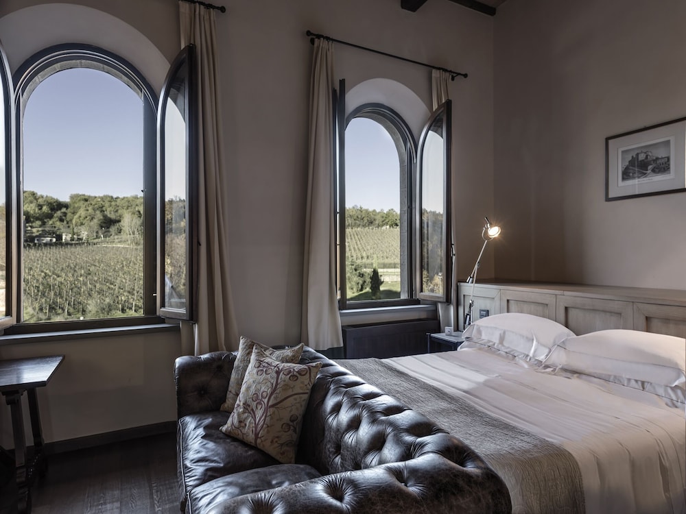 

Milano - Pietraviva - Castel Monastero - The Leading Hotels of the World