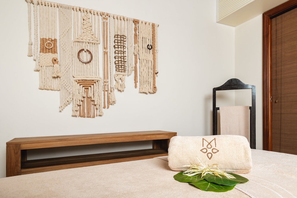 

Milano - Black River - Maradiva Villas Resort and Spa
