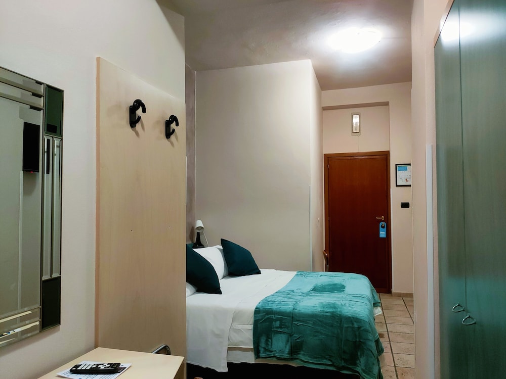 

Bari - Pistoia - Hotel Il Boschetto