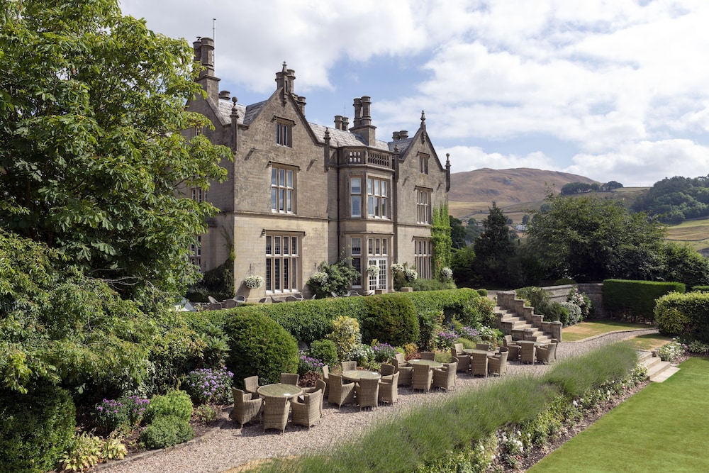 Falcon Manor Hotel