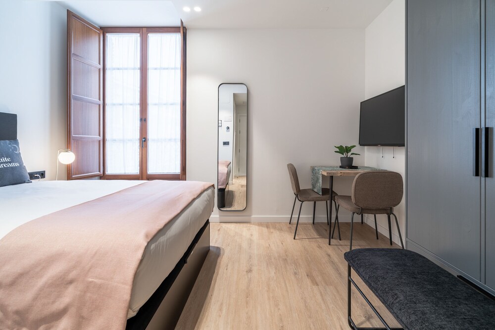 

Milano - Vitoria-Gasteiz - limehome Vitoria Palacio Álava-Velasco
