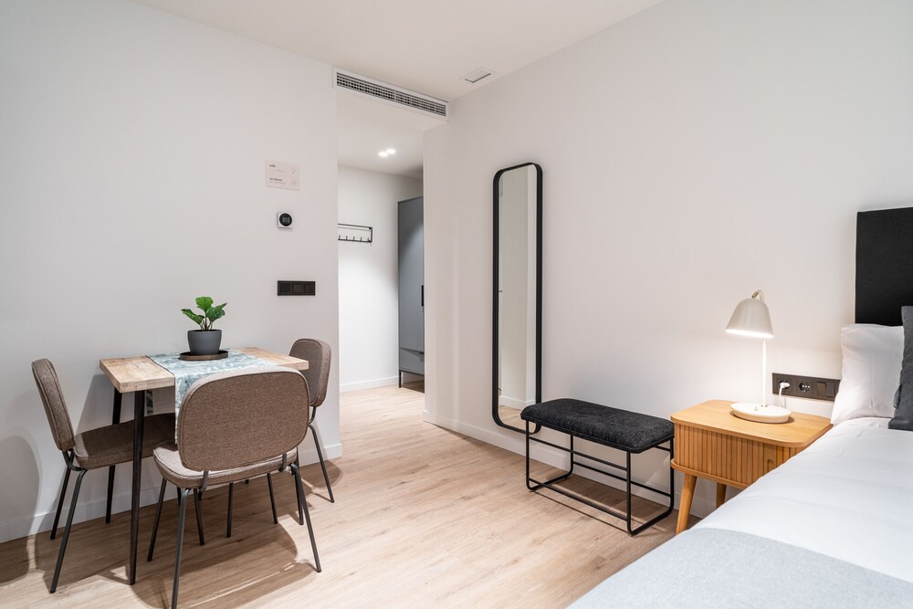 

Milano - Vitoria-Gasteiz - limehome Vitoria Palacio Álava-Velasco