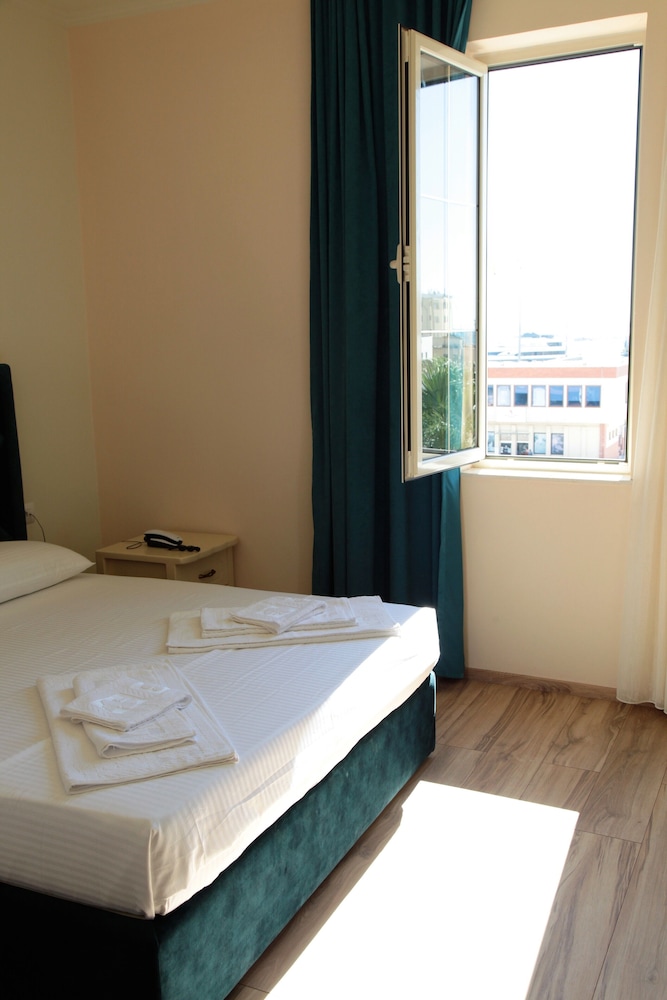 

Verona - Durrës - Hotel Veliera