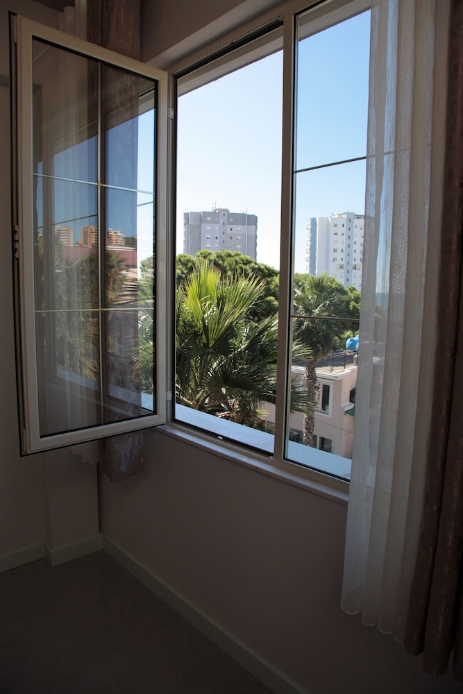 

Trieste - Durrës - Hotel Veliera