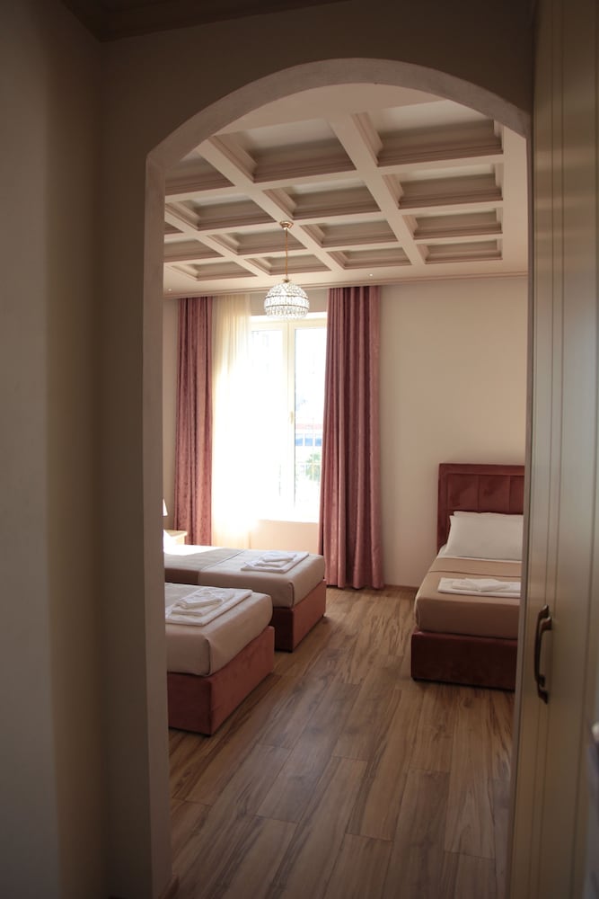 

Pescara - Durrës - Hotel Veliera