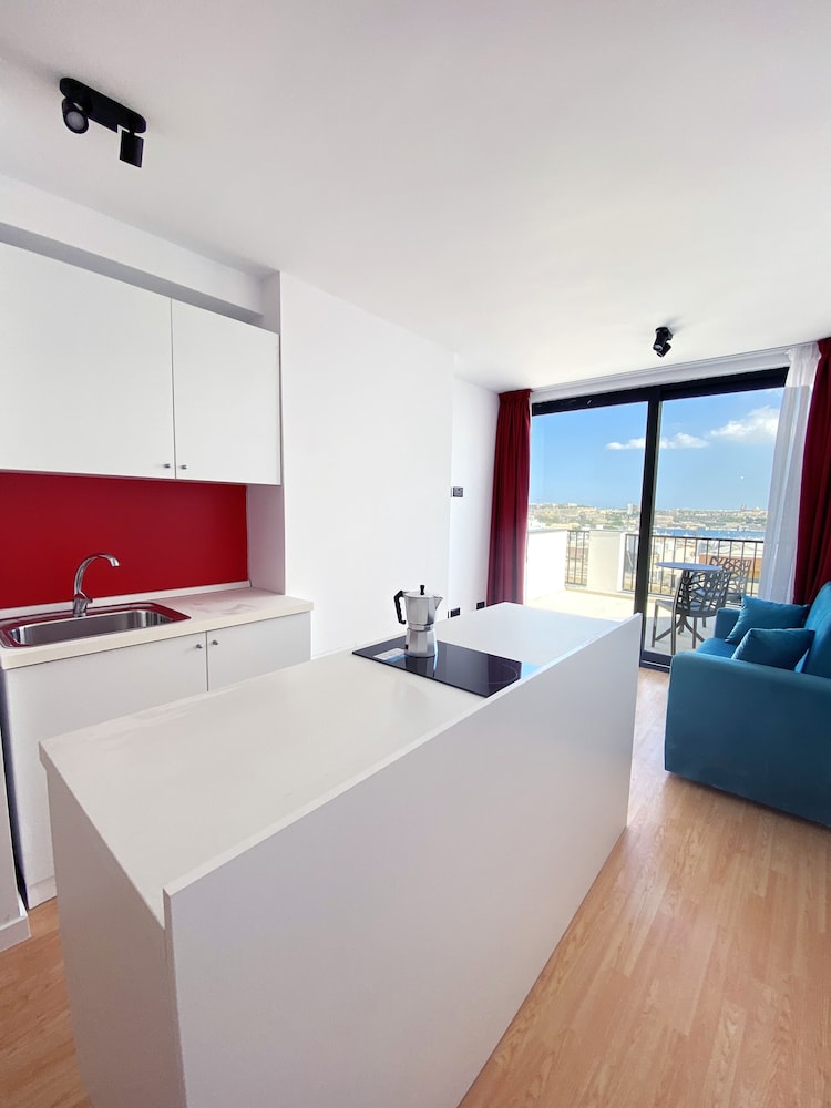 

Trieste - Il-Gżira - Citizen Suites