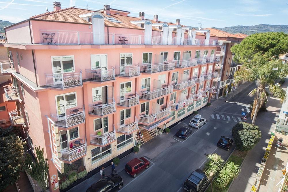 

Milano - Liguria, Mare Italia - Hotel & Apartments Sasso