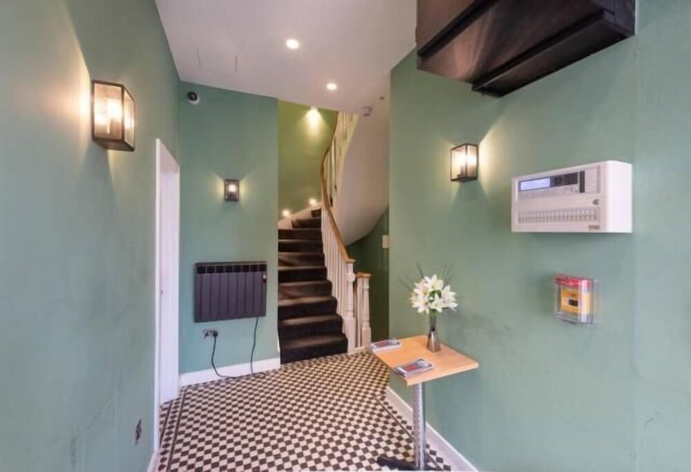 

Pisa - Ealing - Kensington Stay