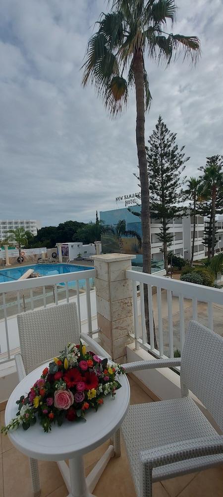 

Napoli - Ayia Napa - New Famagusta Hotel & Suites