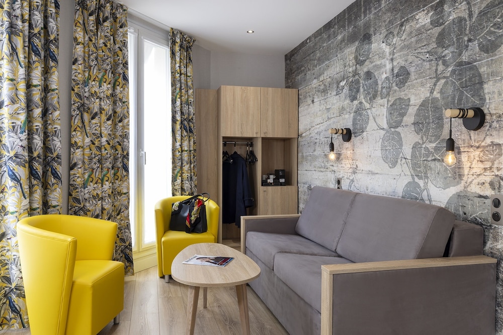 

Pisa - Puteaux - Hotel Charlemagne