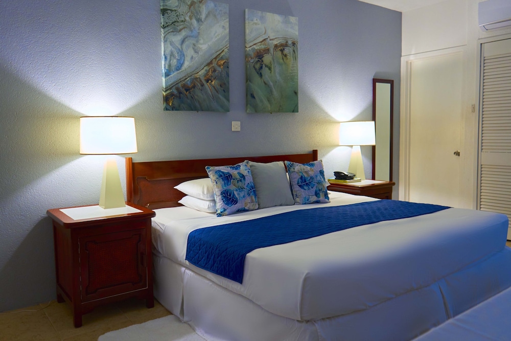 

Roma - Durants - Tropical Sunset Beach Apartment Hotel