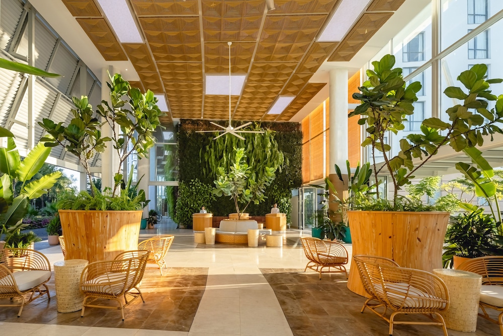 

Milano - Câu Hà (2) - Melia Danang Beach Resort