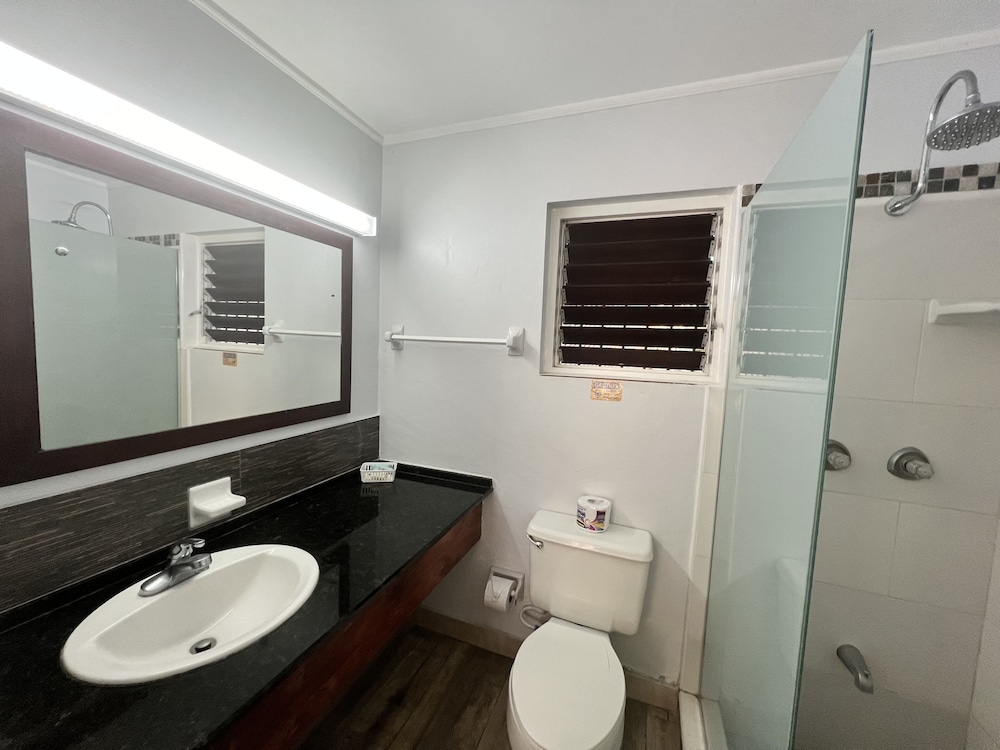 

Bari - Montego Bay - Toby's Resort