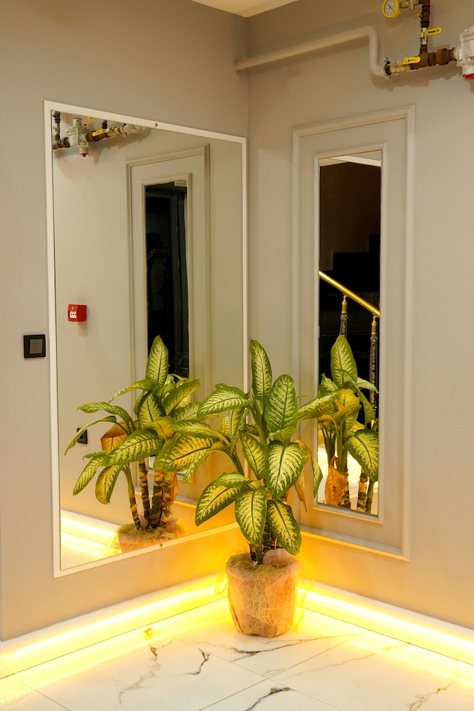 

Milano - Beylikduzu - GreenWich Hotel