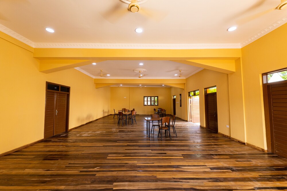 

Bologna - Accra - Akpe Cultural Center and Hotel