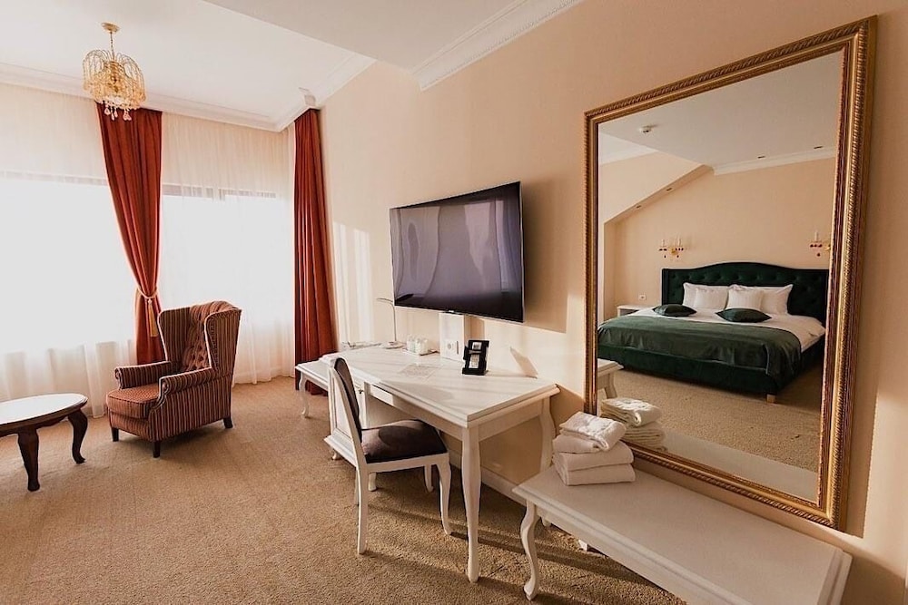 Braşov - 4Cardinals Boutique
