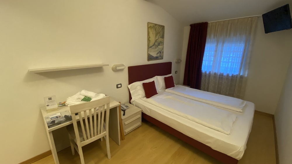 

Genova - Pinzolo - Casteluce Hotel Funivie