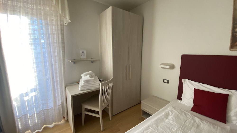 

Napoli - Pinzolo - Casteluce Hotel Funivie