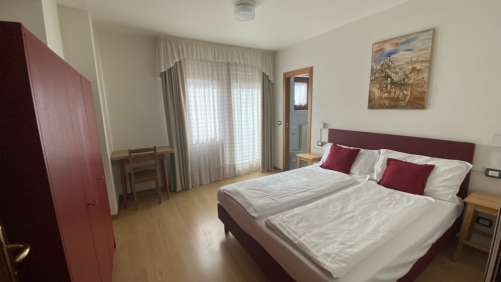 

Napoli - Pinzolo - Casteluce Hotel Funivie