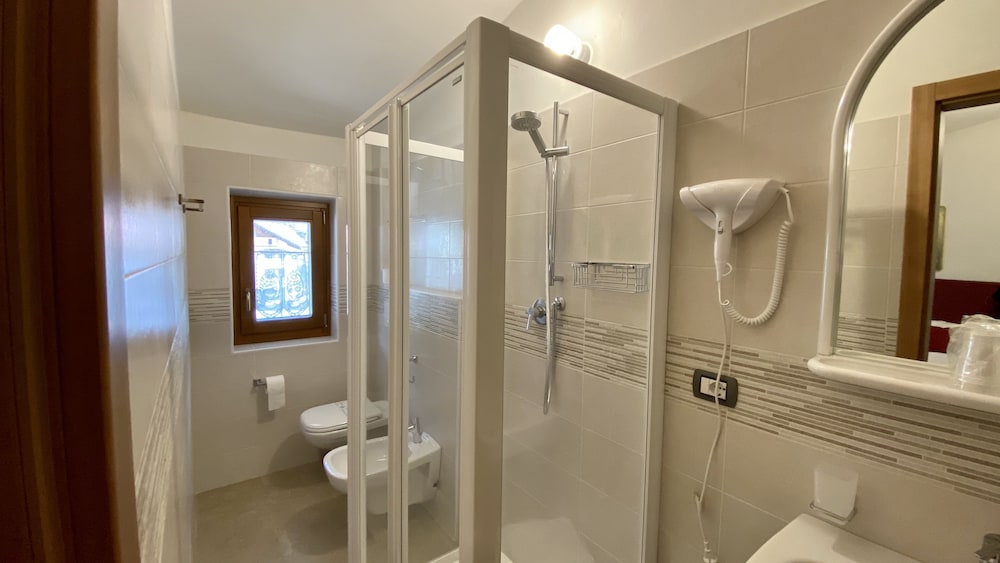 

Napoli - Pinzolo - Casteluce Hotel Funivie