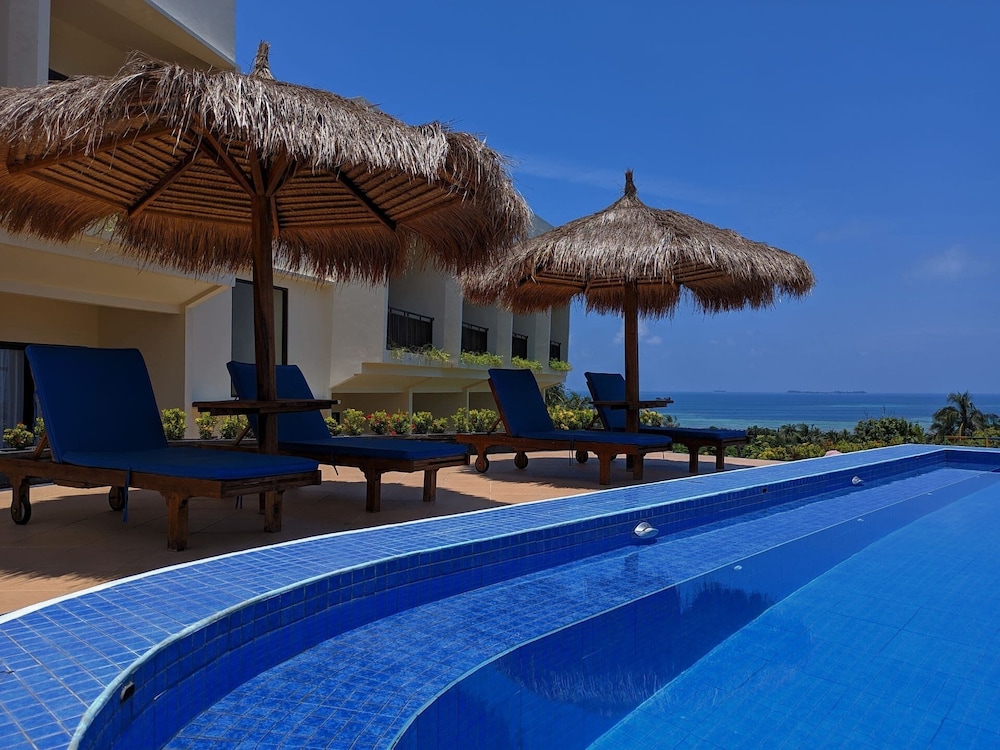 

Milano - Karimunjawa - The Happinezz Hills Hotel