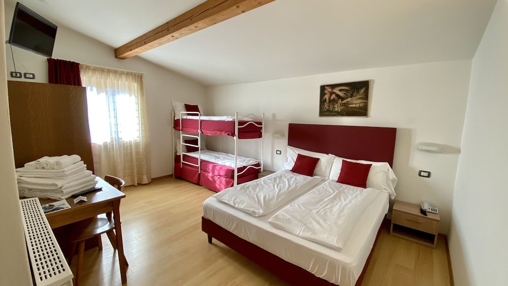 

Lamezia Terme - Madonna di Campiglio - Casteluce Hotel Funivie