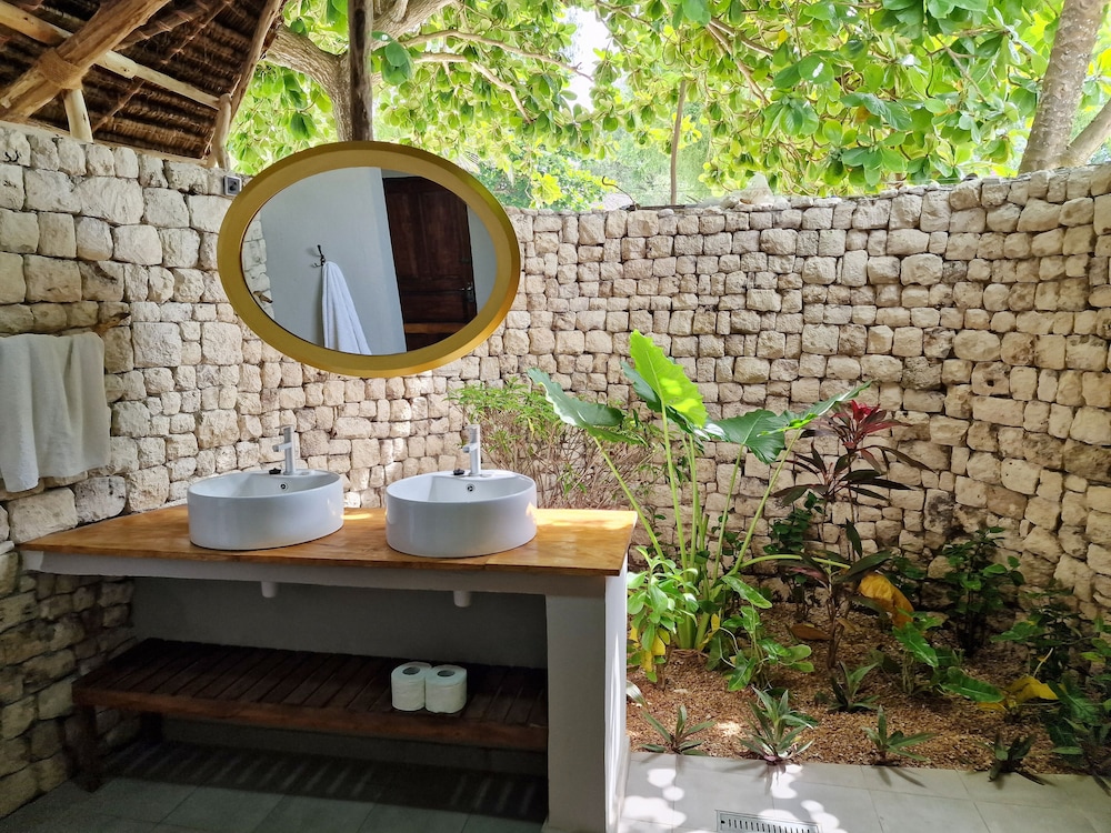 

Bologna - Kizimkazi - Aya Beach Resort