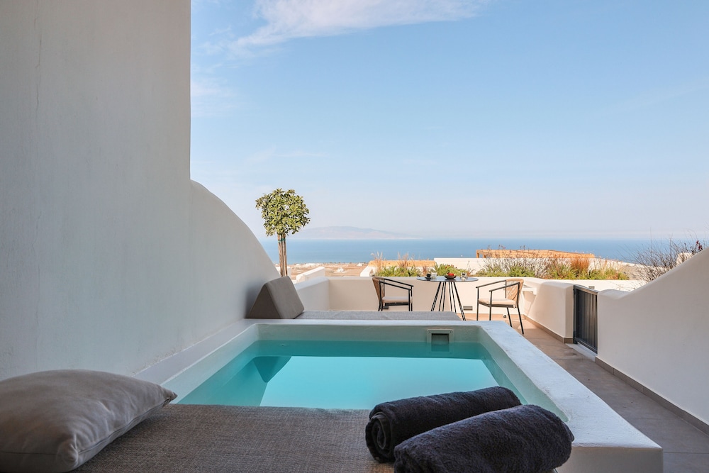 

Cagliari - Santorini, Isole Greche - North Wind Luxury Suites