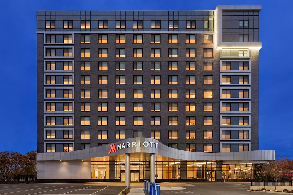 

Bari - New York - Aeroporto JFK - Marriott New York JFK Airport