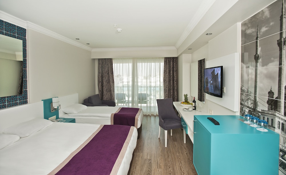 

Milano - Boğazkent - Crystal Waterworld Resort & Spa - Ultimate All Inclusive