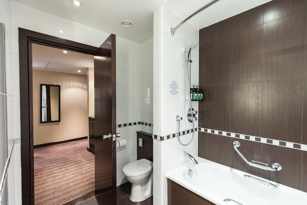 

Napoli - Crawley - Crowne Plaza London - Gatwick Airport
