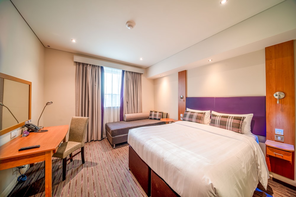 

Napoli - Dubai - Premier Inn Dubai Investments Park