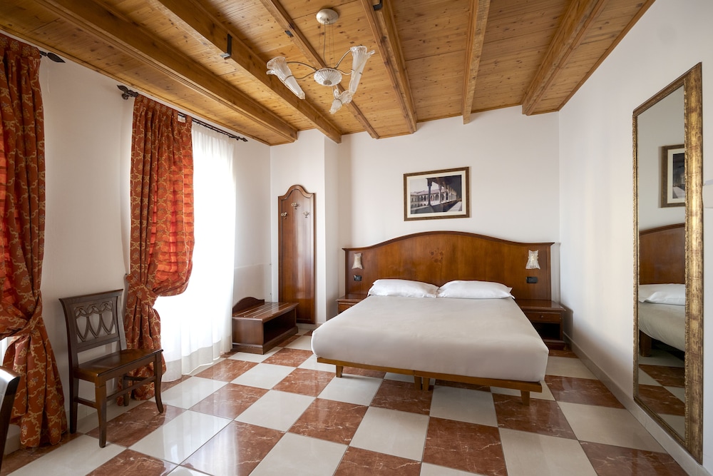 

Napoli - Varese - Hotel Ungheria Varese 1946