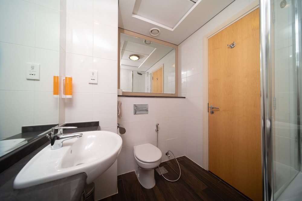 

Roma - Dubai - Premier Inn Dubai Investments Park