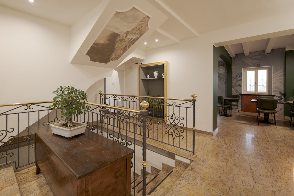 

Catania - Varese - Hotel Ungheria Varese 1946